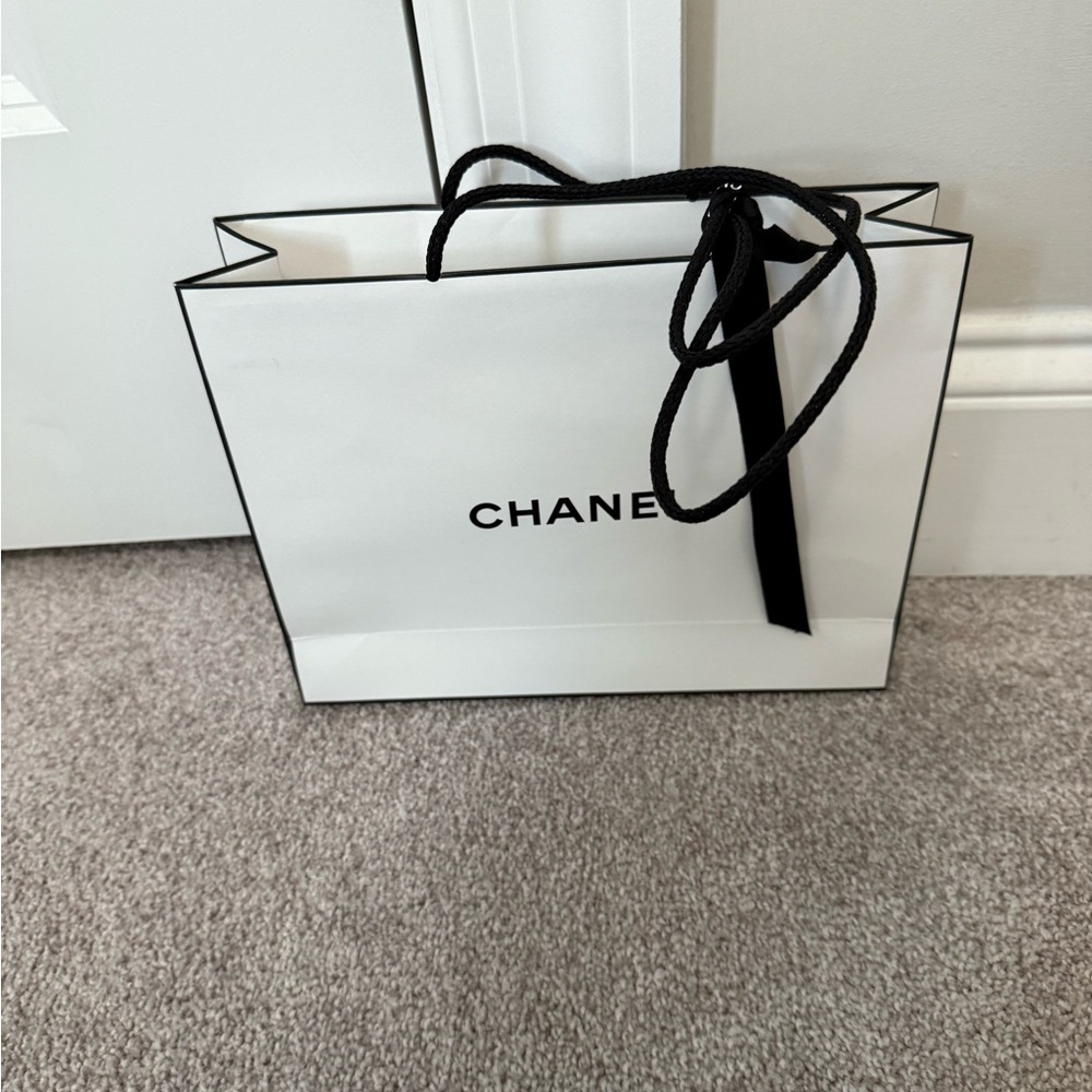 Chanel Small Shopping Bag - Picture 4 of 9